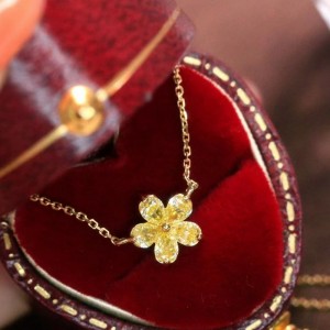 18k/14k/10k Gold Yellow Diamond Petal Necklace for Girl